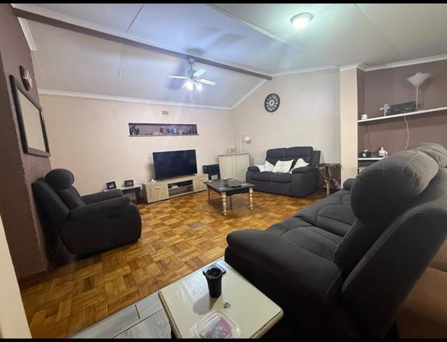 3 BEDROOM HOUSE FOR SALE IN VANDERBIJLPARK CE 2